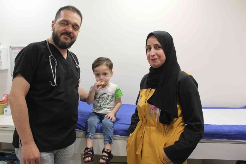Yemek yiyemeyen akalazya hastası çocuk Türkiye’de sağlığına kavuştu
