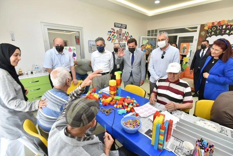 Cumhurbaşkanlığı Sosyal Politikalar Kurulu, Alzheımer Gündüz Yaşam Merkezi’nde
