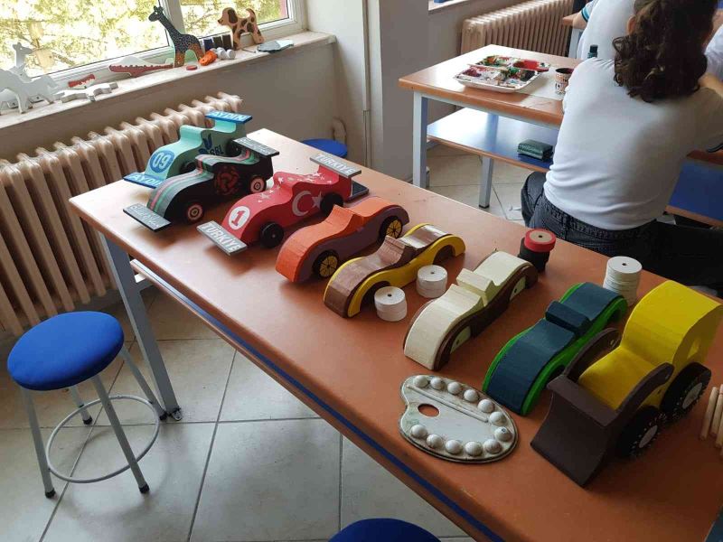 Aydınlı öğrencilerden Kenyalı yetim çocuklara oyuncak sürprizi
