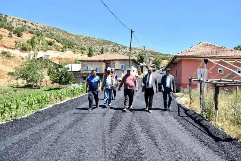 Zelyurt, asfalt çalışmalarını yerinde inceledi
