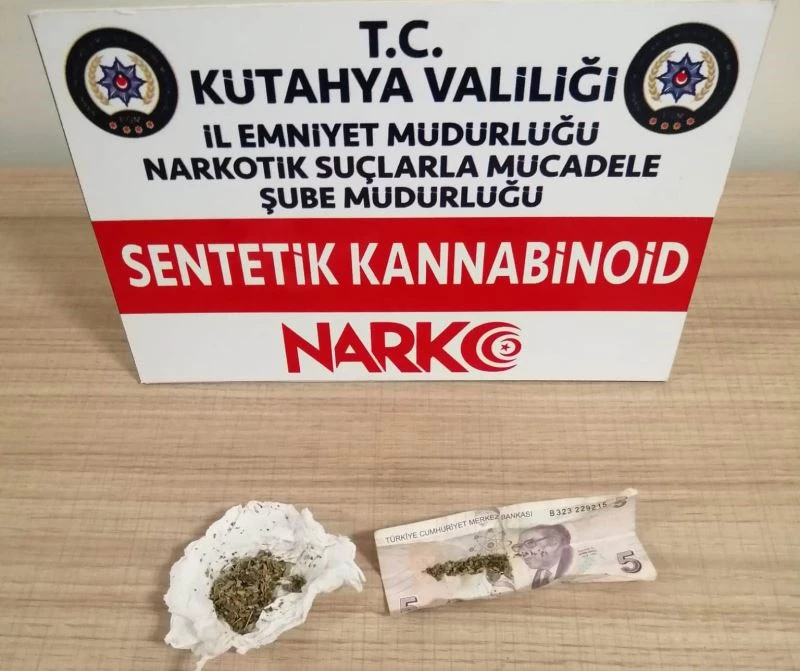 Kütahya’da bekçiler bir kişinin üzerinde uyuşturucu ele geçirdi
