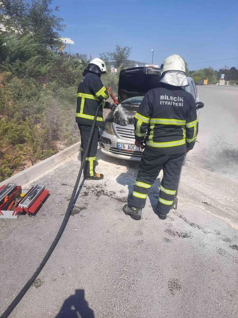 Bilecik’te araç yangını zamanında müdahaleyle söndürüldü
