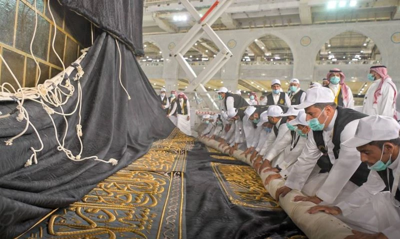 Kâbe’nin örtüsü değiştirildi
