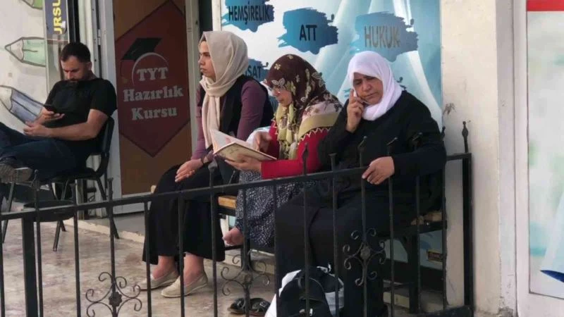 Şanlıurfa’da KPSS’ya geç kalanlar salona alınmadı
