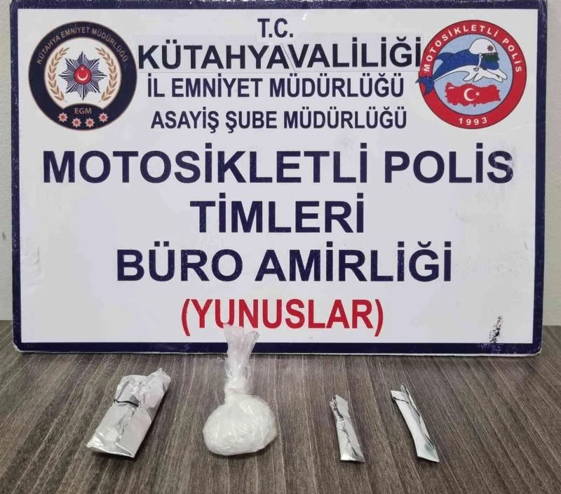 Kütahya’da plakasız motosiklette uyuşturucu ele geçirildi
