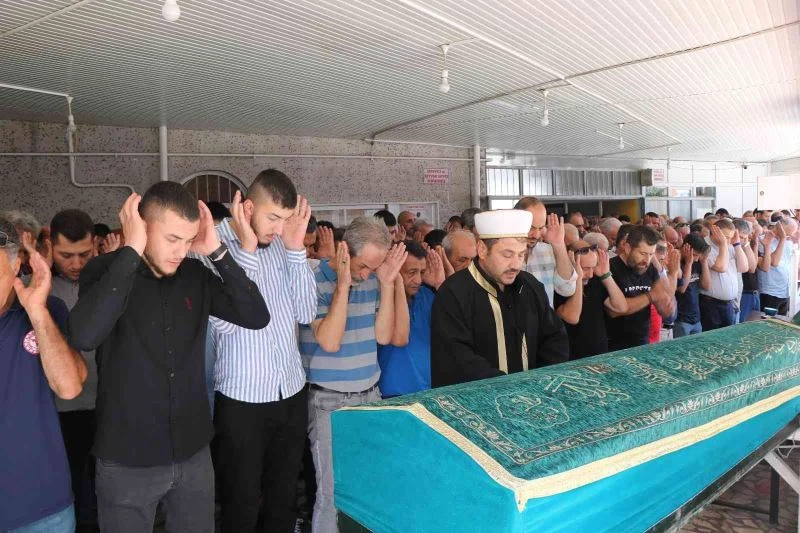 Kızını kurtarmak isterken boğulan babaya veda
