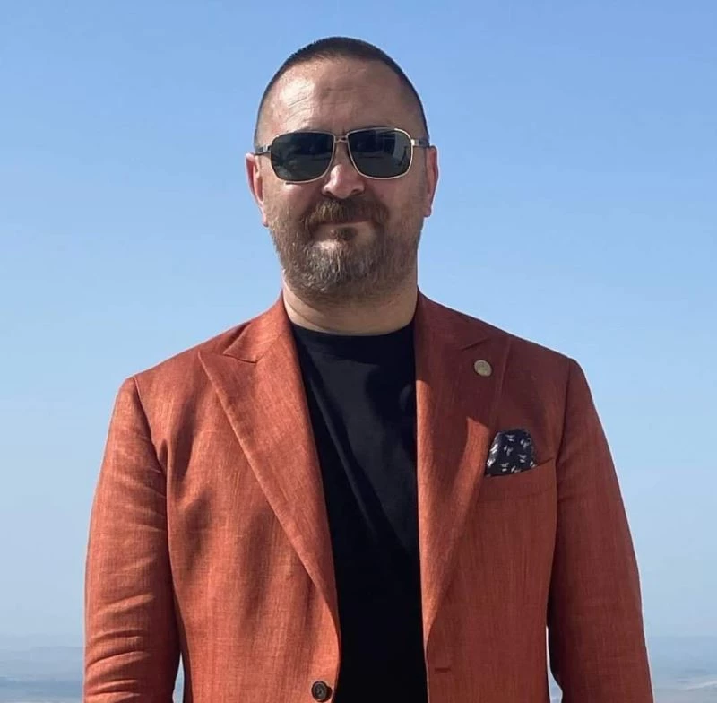 Menemen’de CHP’li yöneticiden meclis üyesine saldırı
