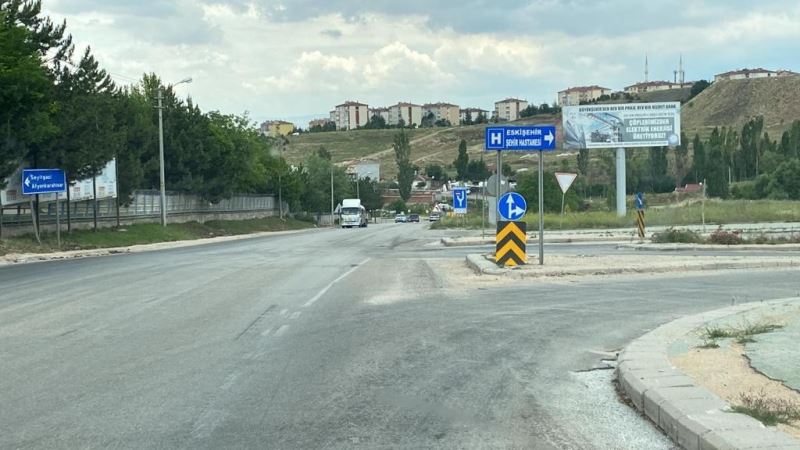 AK Parti’den Büyükşehir Belediyesi’ne trafik sorunu eleştirisi
