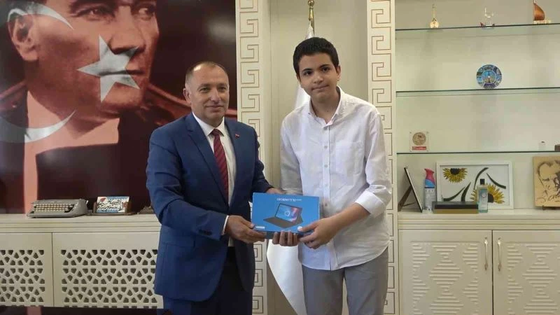 Dershaneye gitmeden planlı çalıştı, LGS Türkiye birincisi oldu
