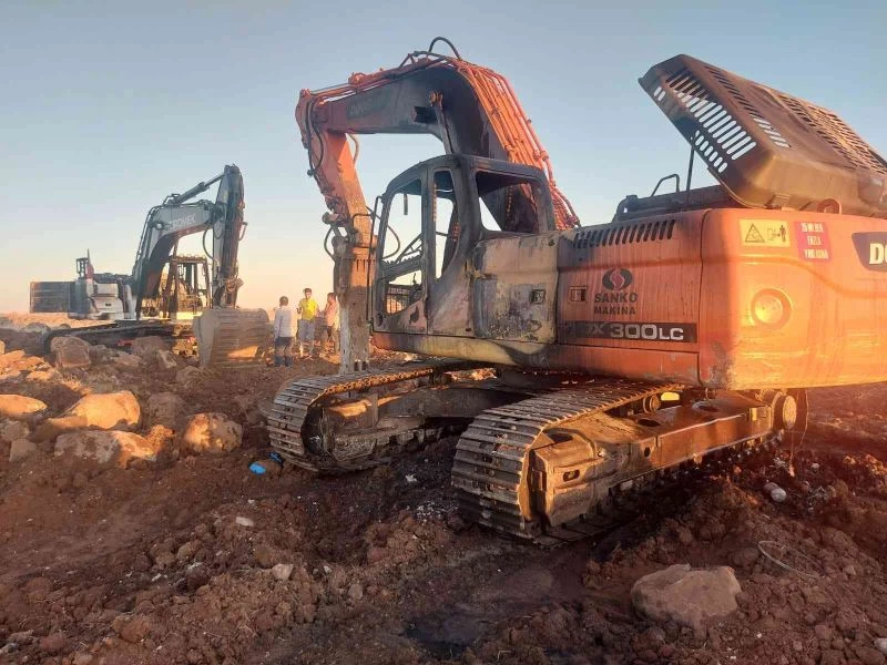 GES altyapısında çalışan iş makineleri kundaklandı
