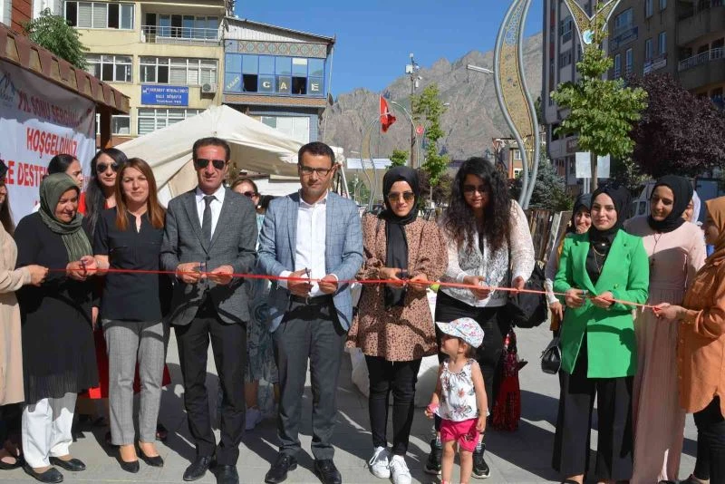 Hakkari’de yılsonu sergisine büyük ilgi
