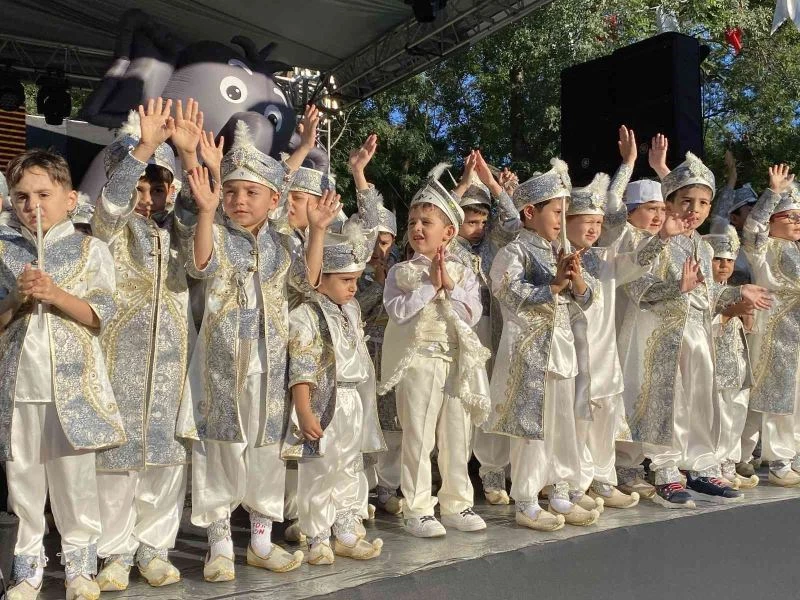 Kağıthane’de toplu sünnet şöleni, bin 100 çocuk sünnet ettirildi
