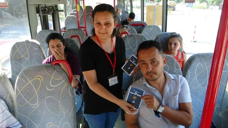 Emniyet Müdürlüğünden Kadına şiddete karşı broşür dağıtıldı
