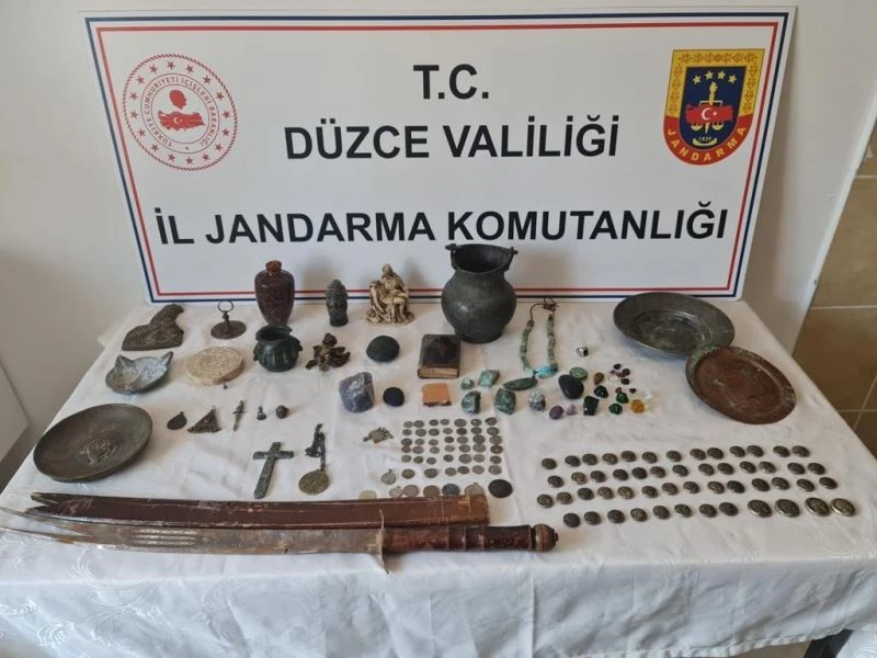 Tarihi eser kaçakçılarından müze çıktı
