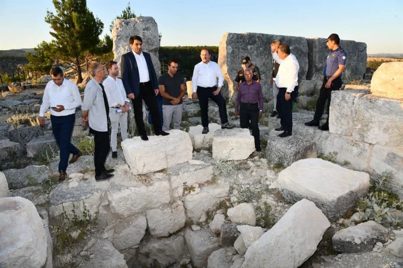 Vali Pehlivan Meydancık Kalesinde incelemelerde bulundu
