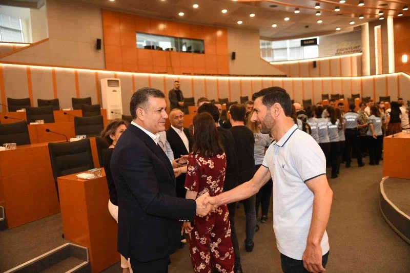 Başkan Bozkurt personeliyle tek tek bayramlaştı
