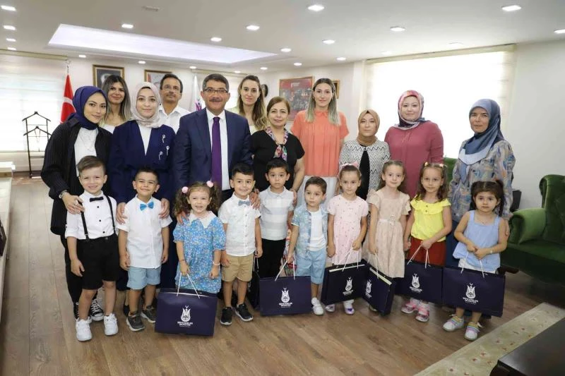 Şehzadeler’de mini konserli bayramlaşma
