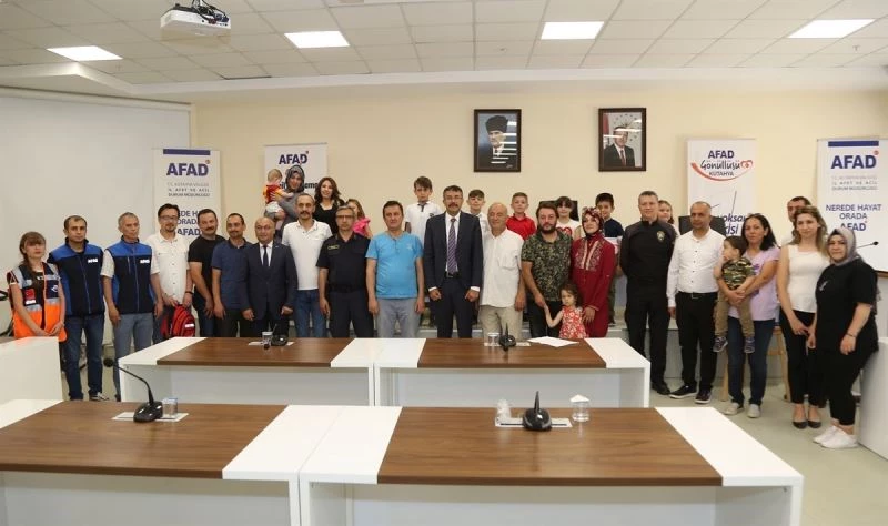 Deprem Anı Tatbikatı’nda hediyeler verildi
