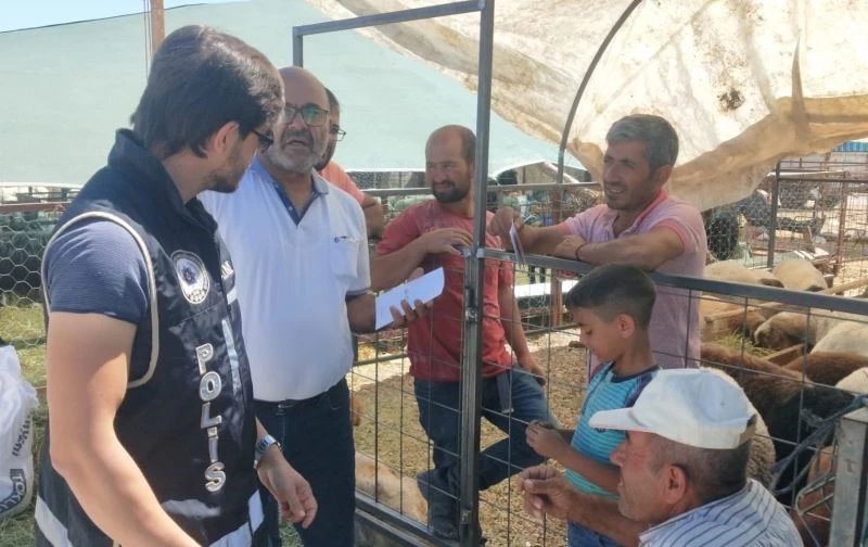 Karaman’da kurban pazarında broşürlü sahte para uyarısı
