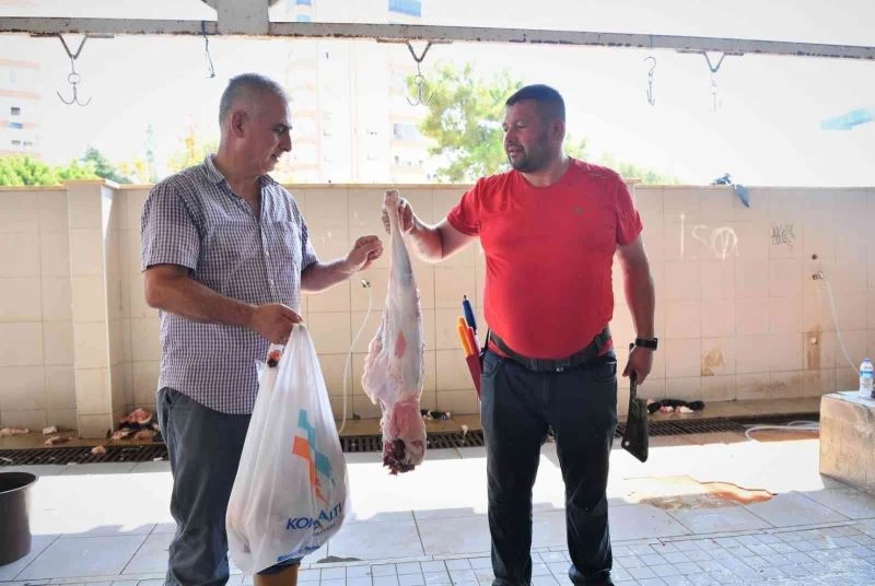Konyaaltı’nda kurbanlar uzman kasaplara emanet
