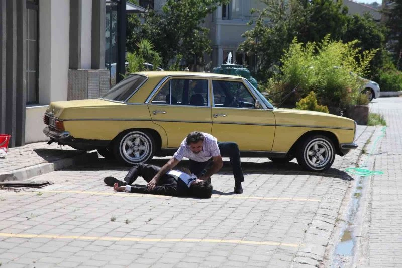 Ünlü oyunculardan kısa yoldan şöhret olmak isteyen gençlere eleştiri
