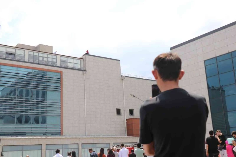 2 saatlik intihar girişimini film gibi izlediler
