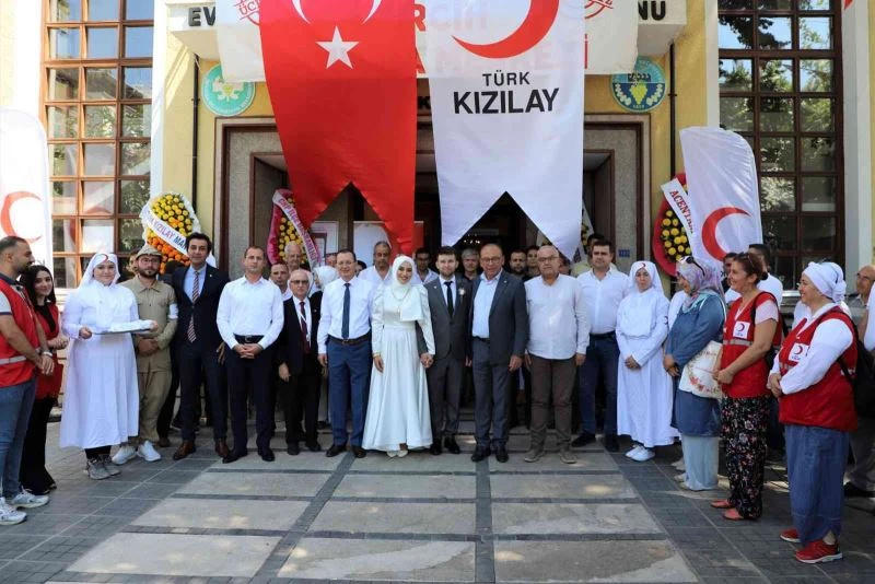 Nikahlarını kıydırıp, kan bağışında bulundular
