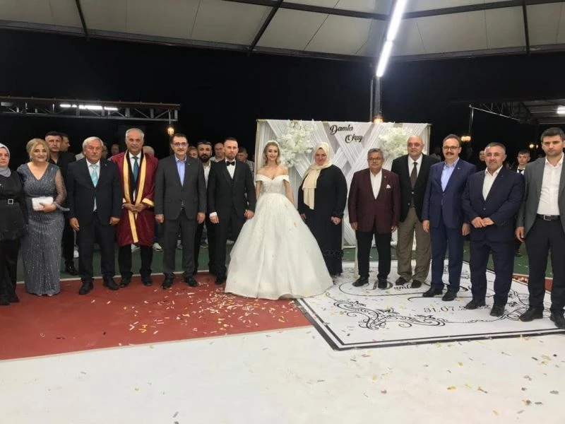 Bakan Dönmez, nkâh şahitliği yaptı
