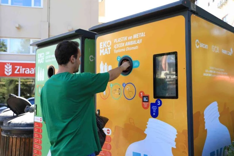 Yalova’da EKOMAT ile 45 günde 130 bin atık geri dönüşüme kazandırıldı
