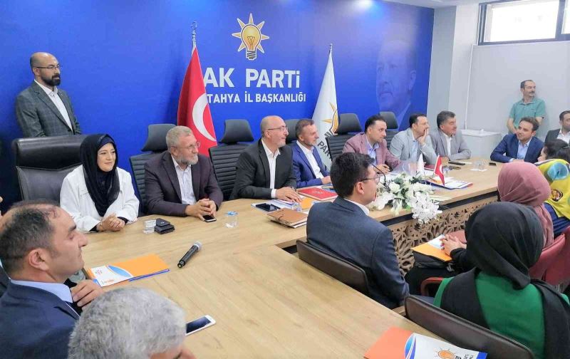 AK Parti’nin Teşkilattan Sorumlu Genel Başkan Yardımcısı Erkan Kandemir Kütahya’da
