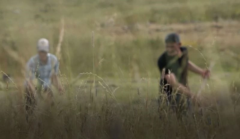 Ardahan’da çiftçiler tırpanla ot biçme geleneğini sürdürüyor
