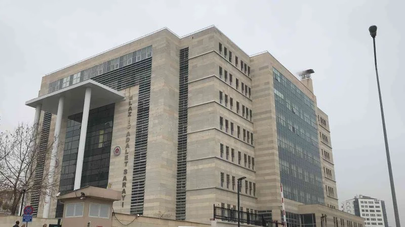 Kablo çalarken suçüstü yakalandı
