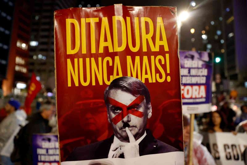 Brezilya’da Bolsonaro karşıtları sokaklara döküldü
