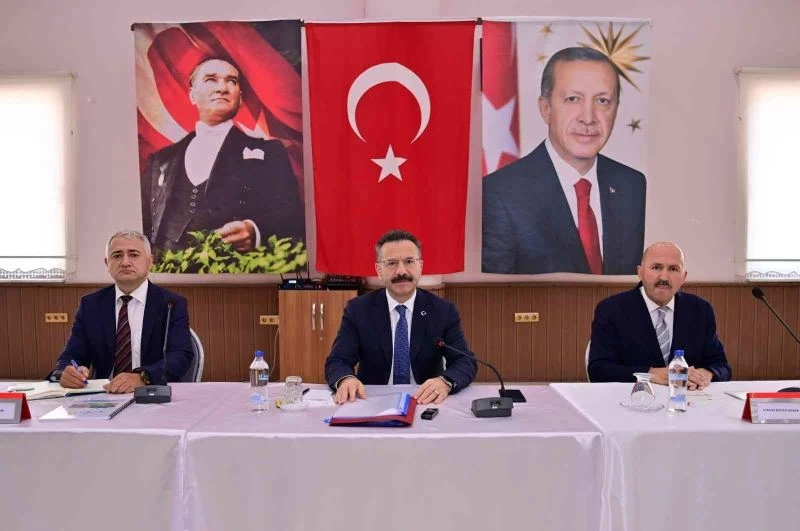 Vali Aksoy, Kuyucaklı muhtarlar ile bir araya geldi
