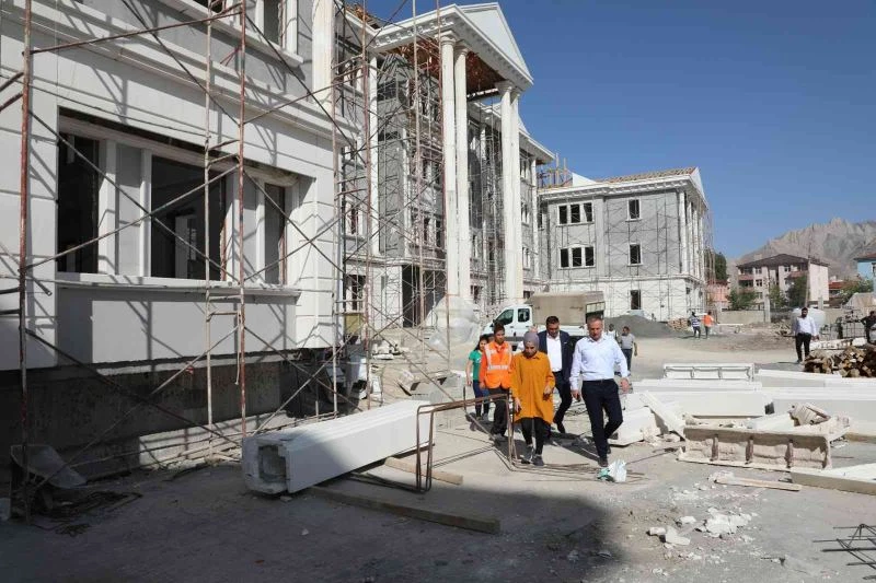 Ağrı Milli Eğitim Müdürü Kökrek, Doğubayazıt’taki okul inşaatlarını inceledi
