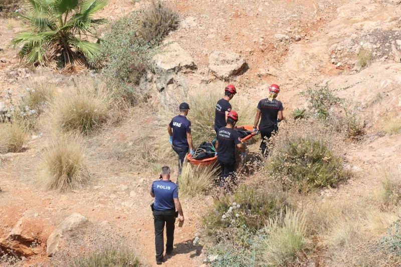 İki gündür kayıp olan gencin cesedi falezlerde bulundu, meraklı vatandaşların inadı pes dedirtti

