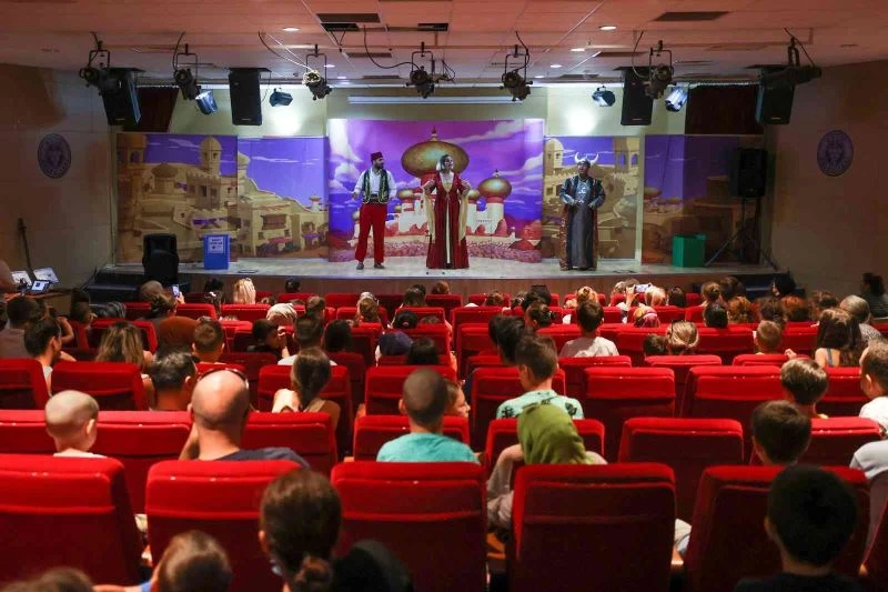 Bucalı çocuklar yaz tiyatrosunu sevdi
