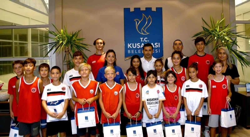 Başkan Günel, başarılı triatloncuları ağırladı
