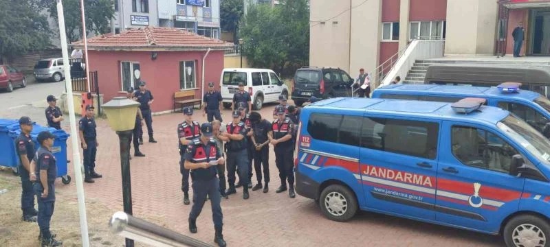 Kablo çalarken suçüstü yakalandılar
