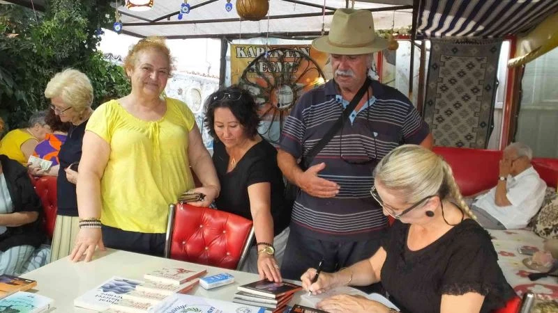 Burhaniye’ de kadın yazarlar okuyucuları ile buluştu
