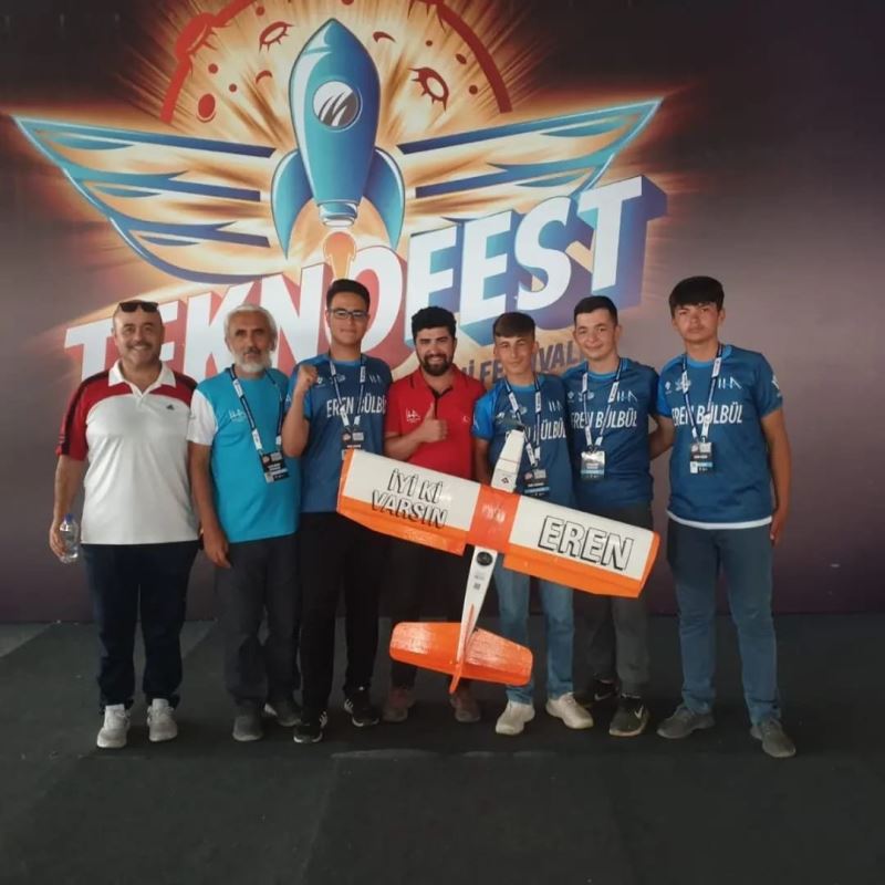“İyi Ki Varsın Eren Takımı” Liselerarası İnsansız Hava Araçları Yarışması’nda Türkiye üçüncüsü oldu
