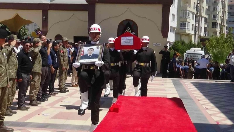 Şehit Topçu Uzman Çavuş Cirnooğlu, son yolculuğuna uğurlandı
