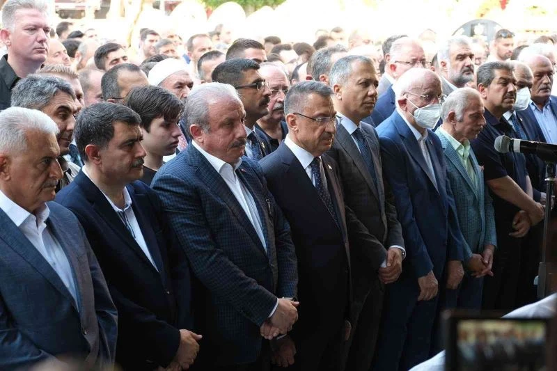 Ankara Valisi Vasip Şahin’in annesi son yolculuğuna uğurlandı
