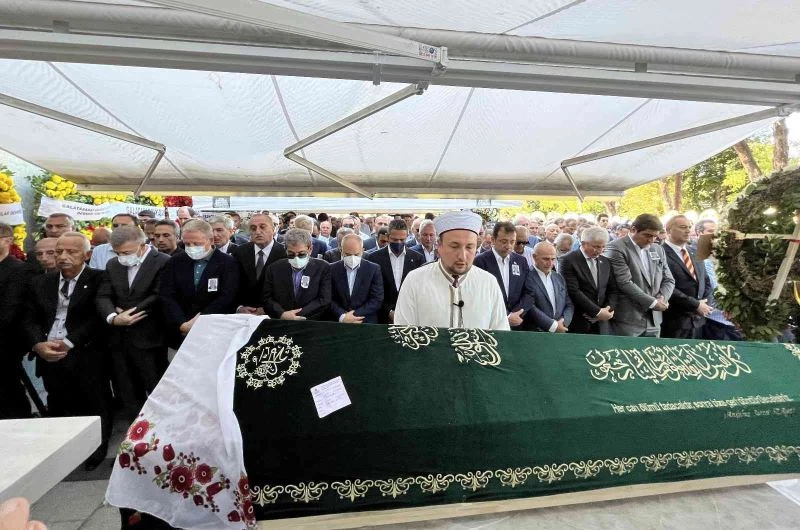 Dursun Özbek’in annesi Kezban Özbek son yolculuğuna uğurlandı
