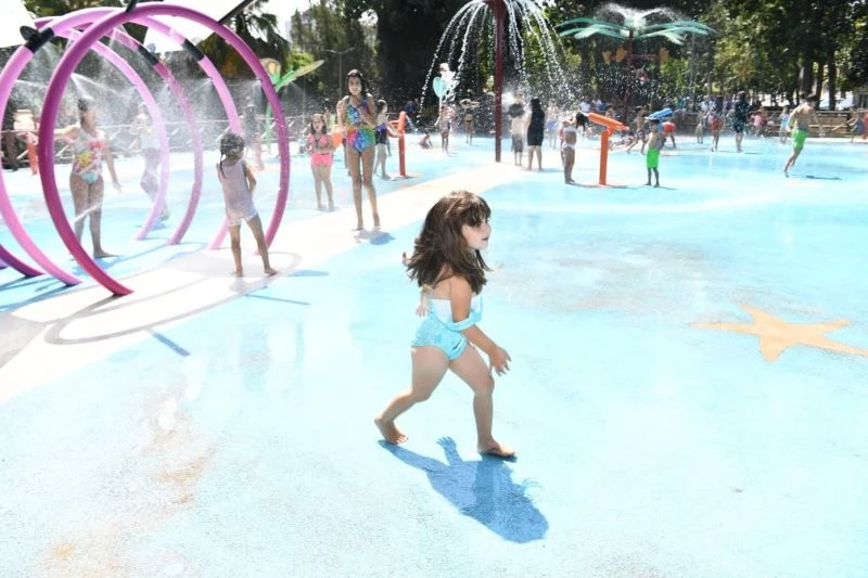 Su oyun parkları çocukların eğlence ve serinleme kaynağı oldu
