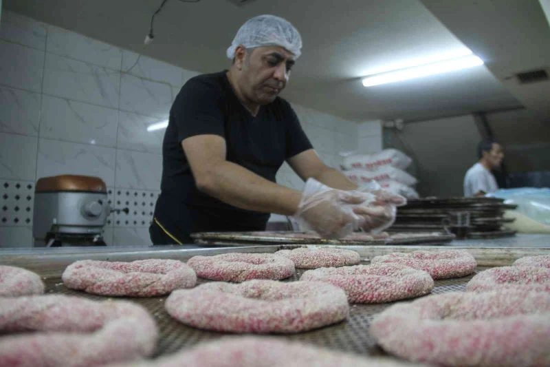 Elazığlı ustanın yaptığı frambuazlı simit büyük ilgi gördü, patent başvurusunda bulundu
