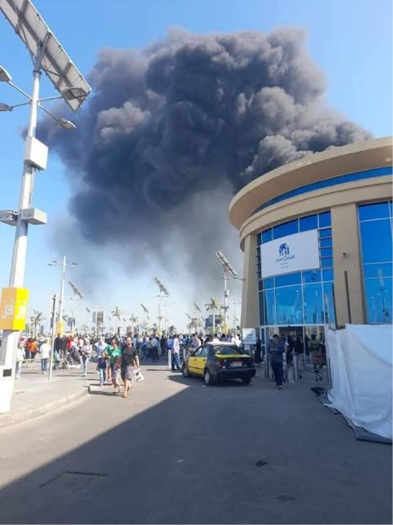 Mısır’da alışveriş merkezinde yangın: 2 yaralı
