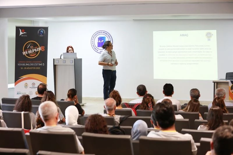 Türkiye’nin farklı illerinden gelen öğretmenler daha verimli eğitim için buluştu
