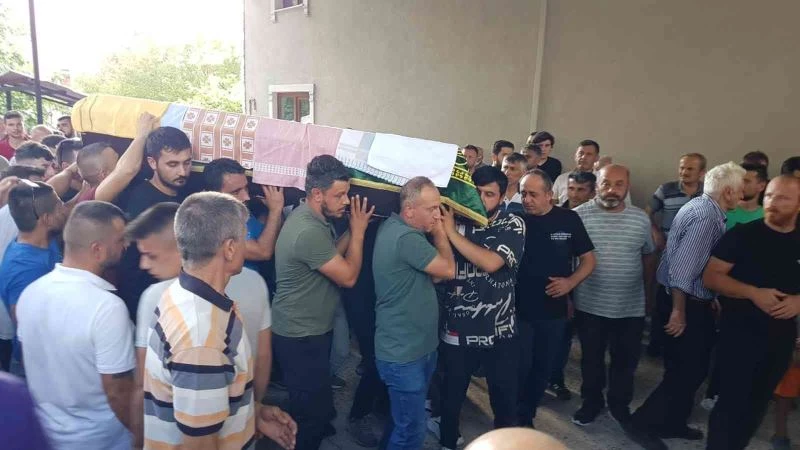 Otomobiliyle 70 metre sürüklenip hayatını kaybeden genç toprağa verildi
