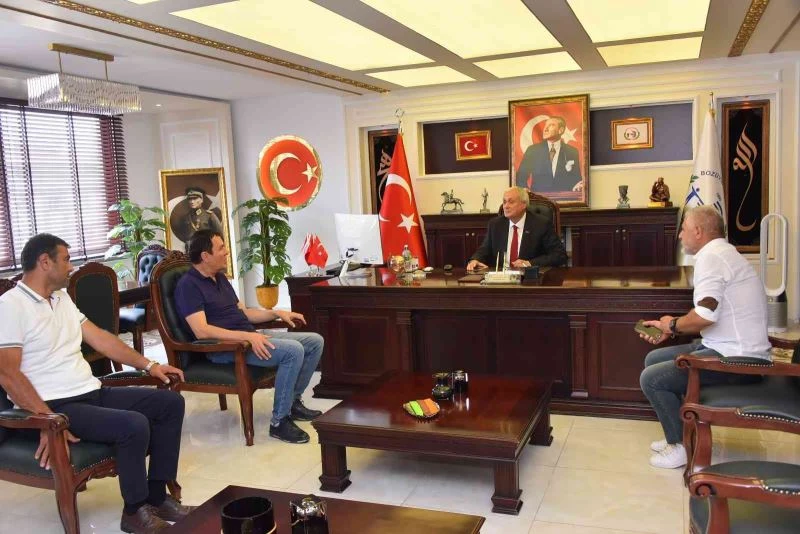 Sanatçı Mithat Körler Başkan Bakkalcıoğlu ile bir araya geldi
